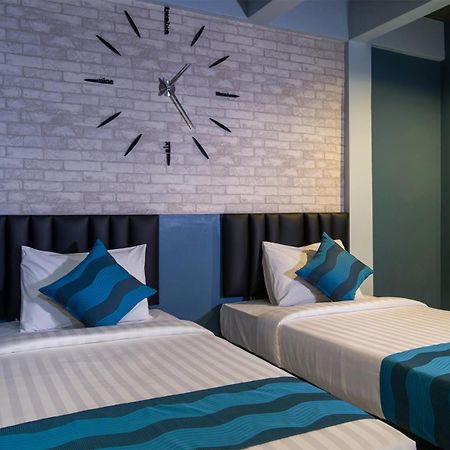 Amity Poshtel Hostel Krabi town Екстериор снимка
