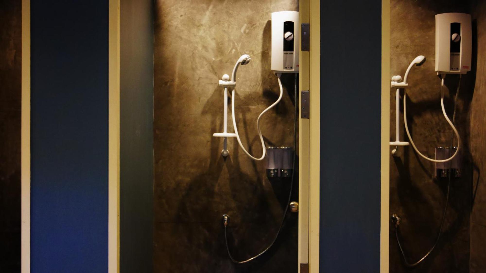 Amity Poshtel Hostel Krabi town Екстериор снимка