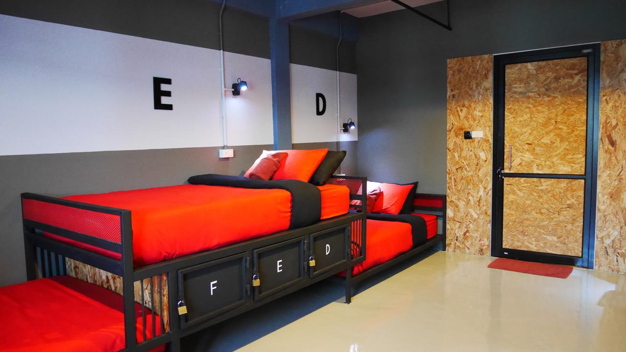 Amity Poshtel Hostel Krabi town Екстериор снимка