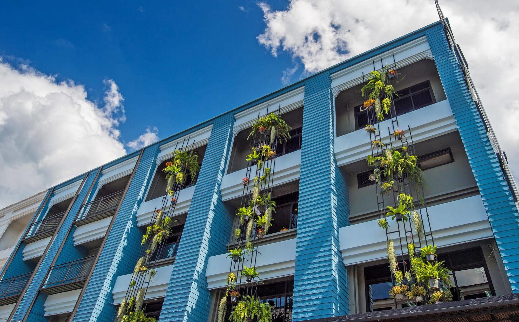Amity Poshtel Hostel Krabi town Екстериор снимка