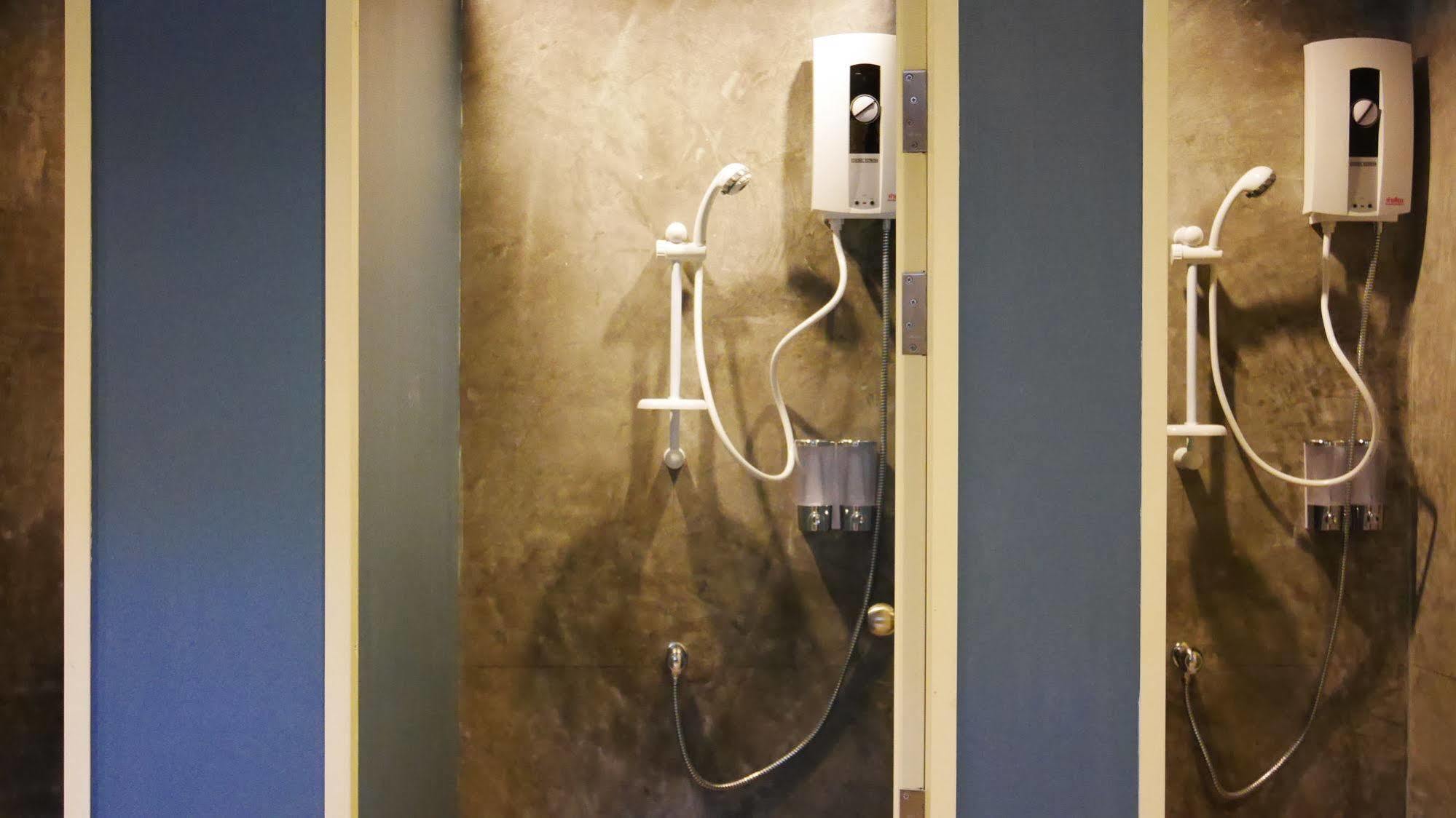 Amity Poshtel Hostel Krabi town Екстериор снимка