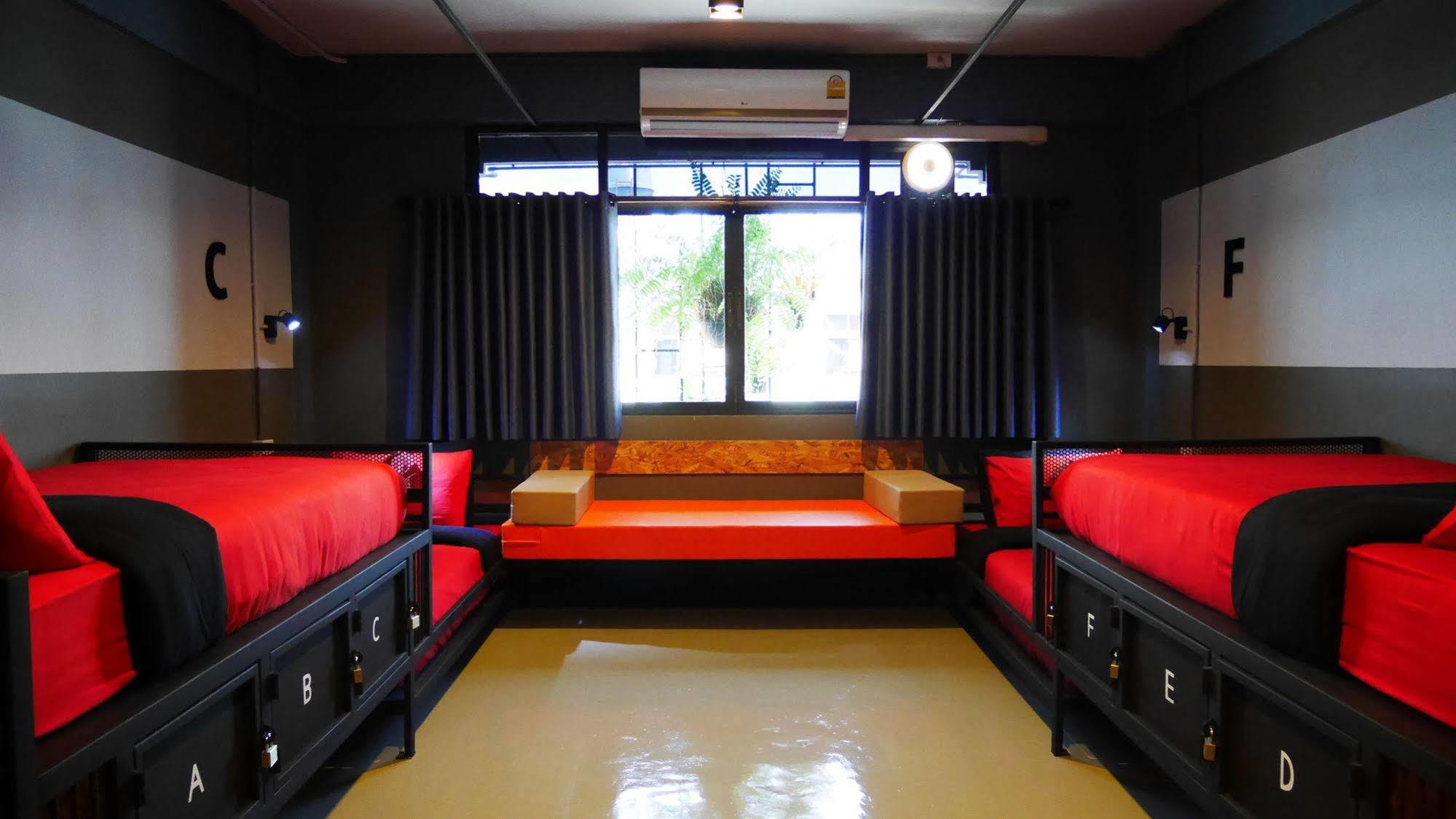 Amity Poshtel Hostel Krabi town Екстериор снимка